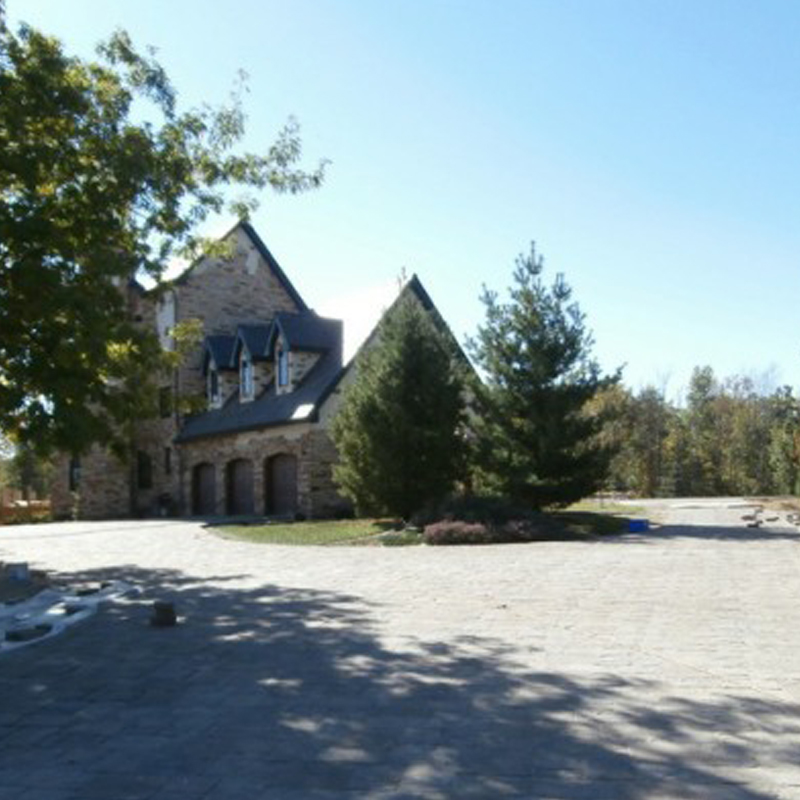 Large driveway with pavers